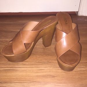 Nude heels never worn