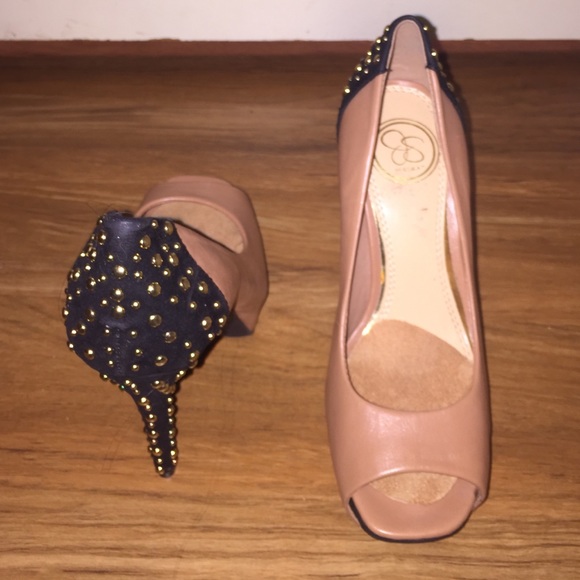 Studded pumps