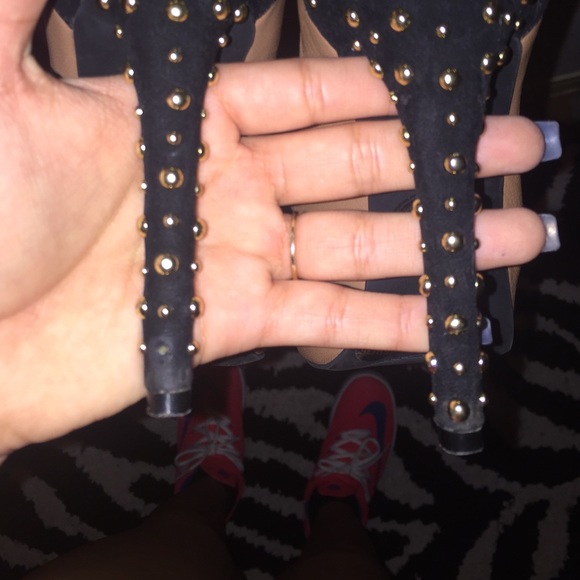 Studded pumps - Picture 2 of 2