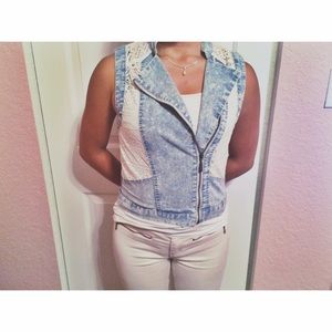 Stylish vest that will go with EVERYTHING!!