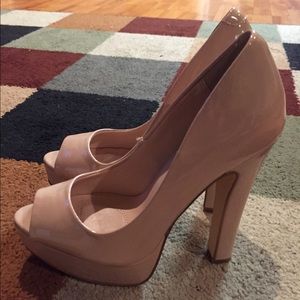 NIB nude faux patent leather peep-toe pumps.