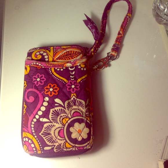 PRICE DROP! Vera Bradley Wristlet - Picture 1 of 3