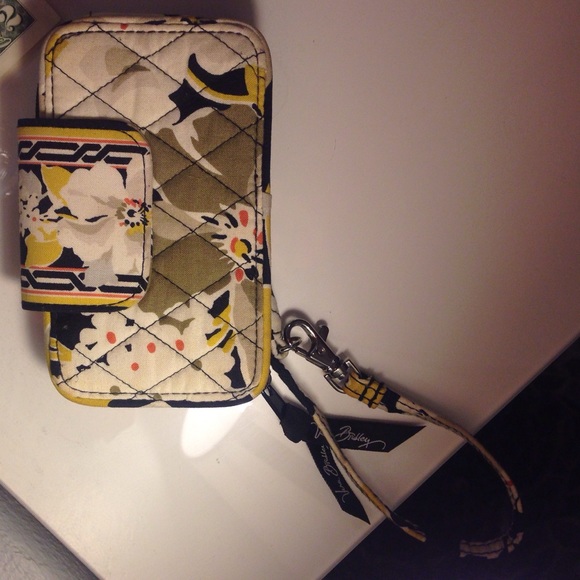 Vera Bradley Wristlet. LIKE NEW!!! - Picture 1 of 2