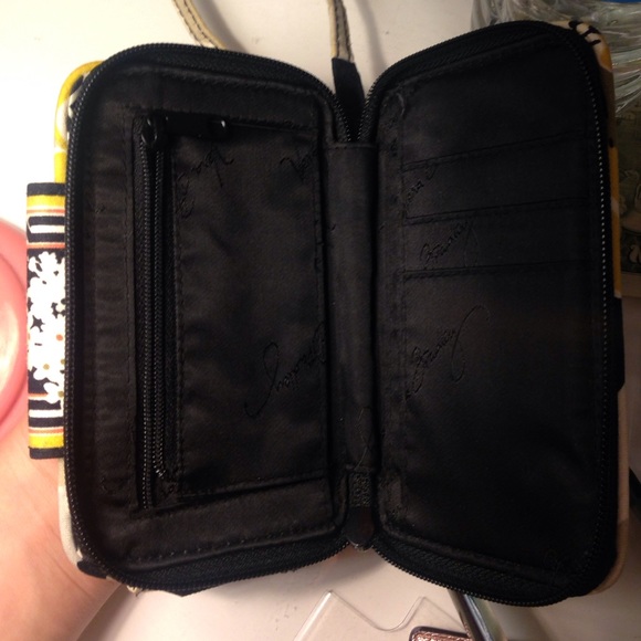 Vera Bradley Wristlet. LIKE NEW!!! - Picture 2 of 2
