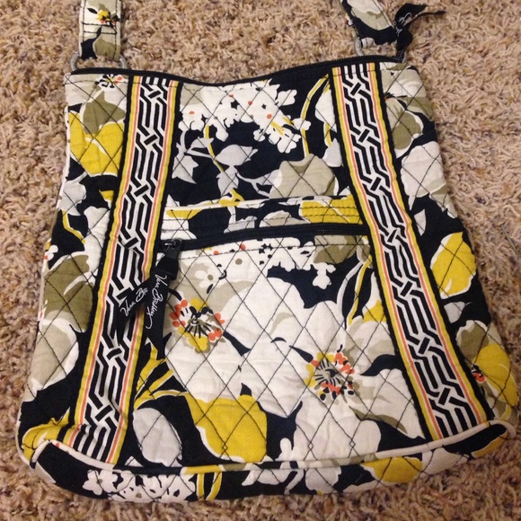 VERA BRADLEY CROSS BODY PURSE (like new) - Picture 1 of 3