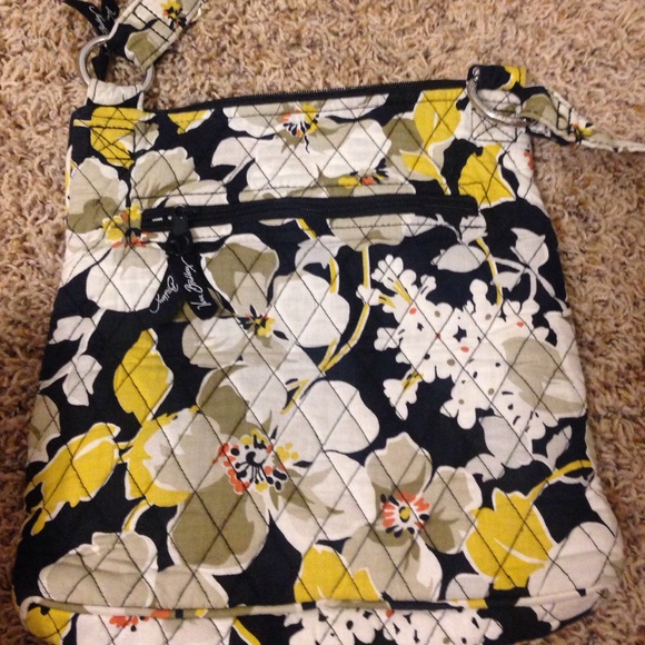 VERA BRADLEY CROSS BODY PURSE (like new) - Picture 2 of 3