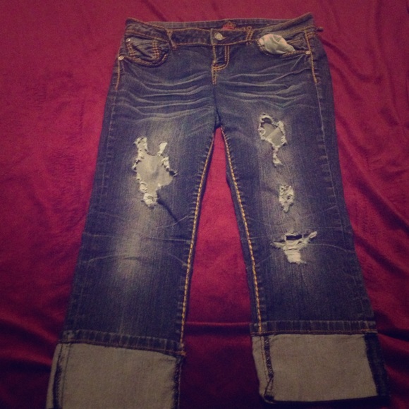 Size 9 Almost Famous Capri Jeans