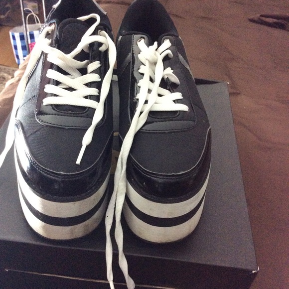 YRU Black and white platform sneaker