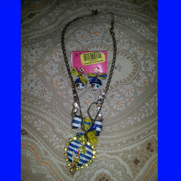 Betsey Johnson necklace & earring set