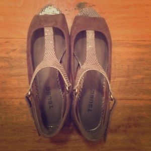 Tsubo WORN ONCE brown w/ snake pattern shoe