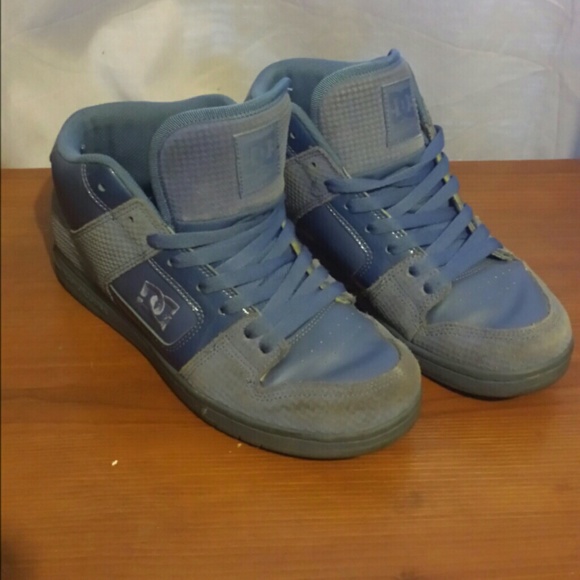 Purple/blue DC mid-top shoes