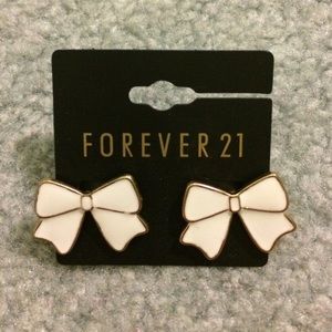 Forever 21 bow tie earrings