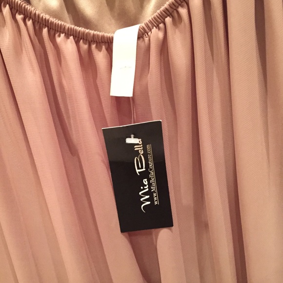 Beautiful formal dress - Picture 3 of 4