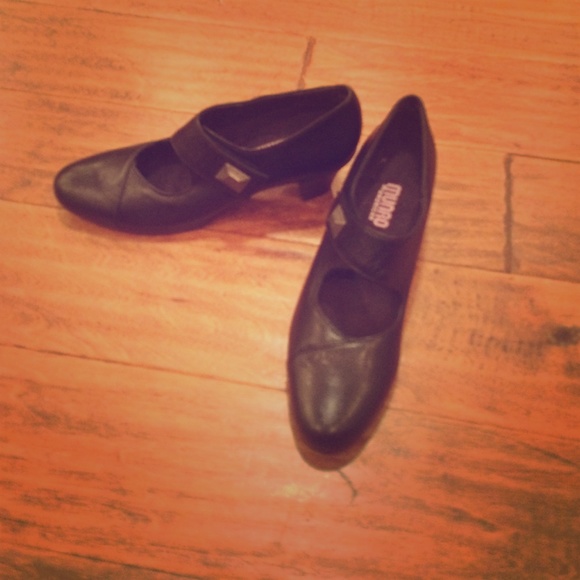 Munro American Shoe Black