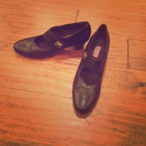 Munro American Shoe Black