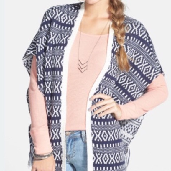 Jacquard Fringed Poncho