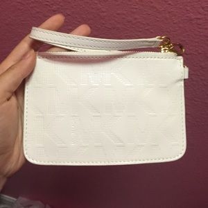 MICHAEL KORS WHITE WRISTLET / WALLET