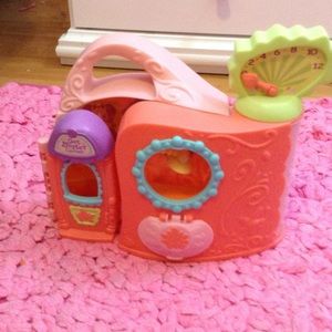 Littlest pet shop "get better center"