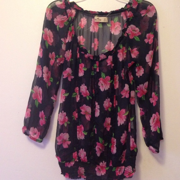 Floral long sleeve hollister top