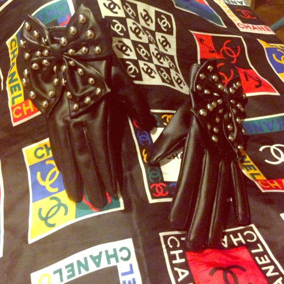 Studded bow half gloves!