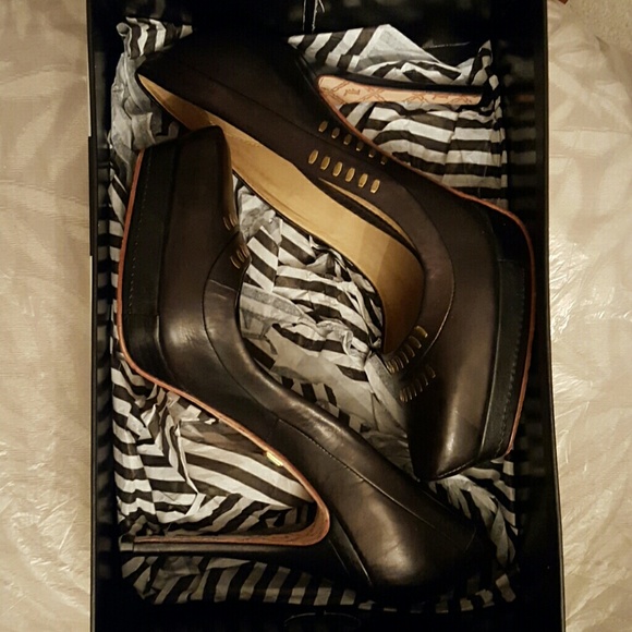 Pumps - Picture 2 of 4