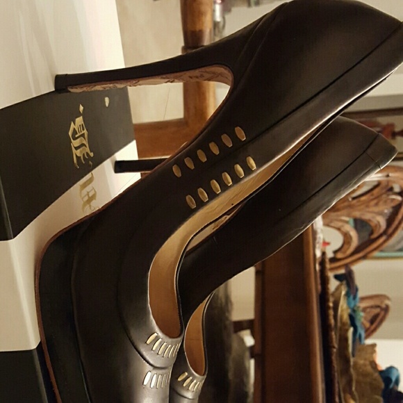 Pumps - Picture 4 of 4