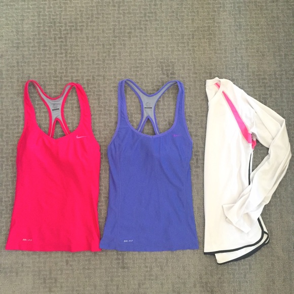 Like new!!!! nike workout tanks!