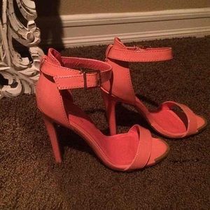 Coral  heel