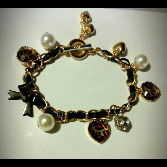Cute charm bracelet (10 charms)