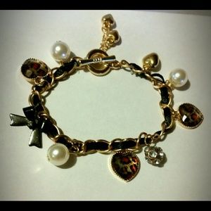 Cute charm bracelet (10 charms)