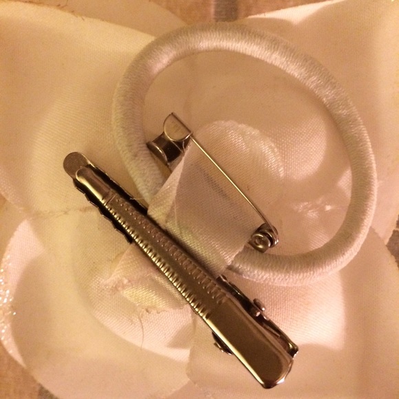 Rockabilly Rose: White w/ glitter on edges! - Picture 3 of 3