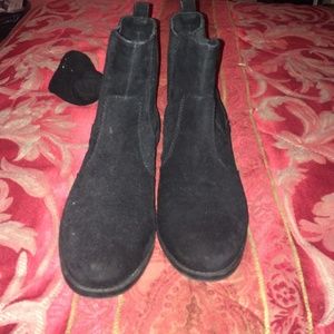 Black chelsea Boots