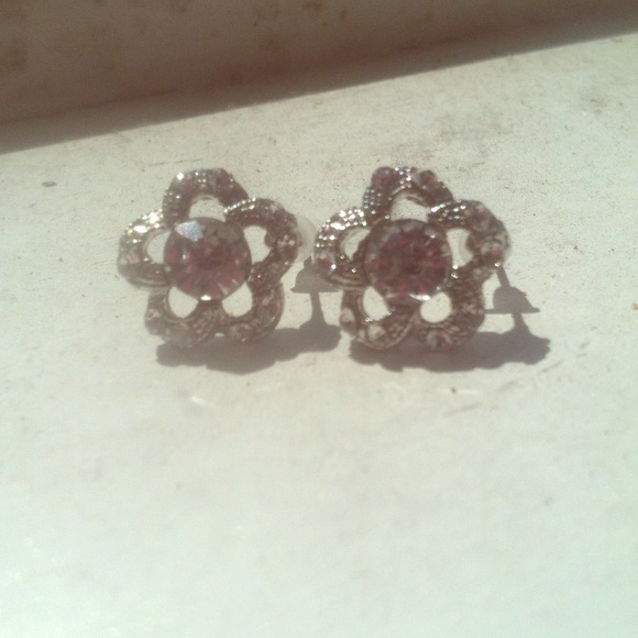 flower earrings 🌺.