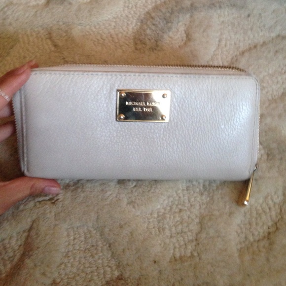 Michael kors zip around wallet