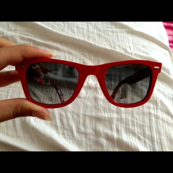 NEW ray ban wayfarer sunglasses