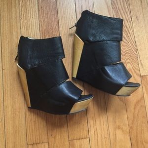 Messeca Black Leather Caged Wedge