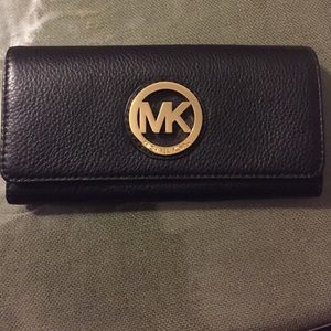 Michael kors wallet