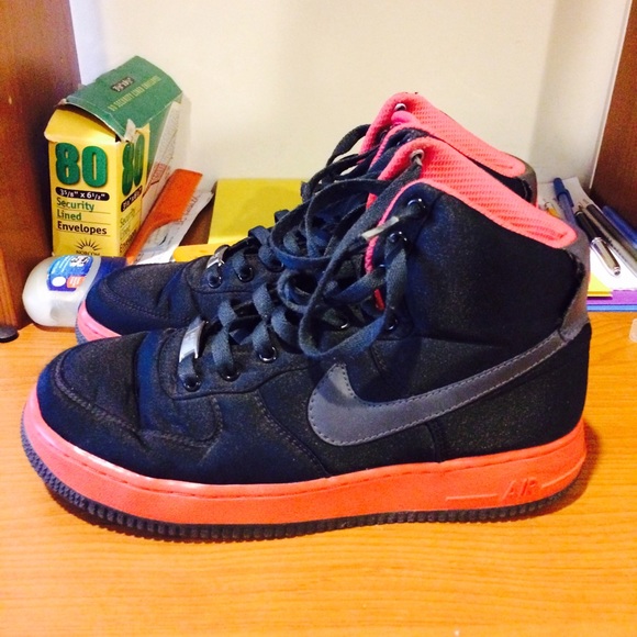Black and pink nike air