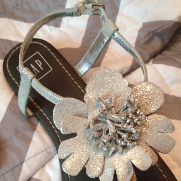 Gap t-strap sandals