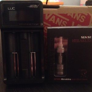 Herakles sub ohm tank & Universal Charger