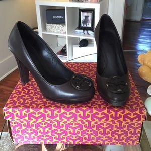 TORY BURCH BETTY PUMP CALF LEATHER - CHOCOLATE BRN