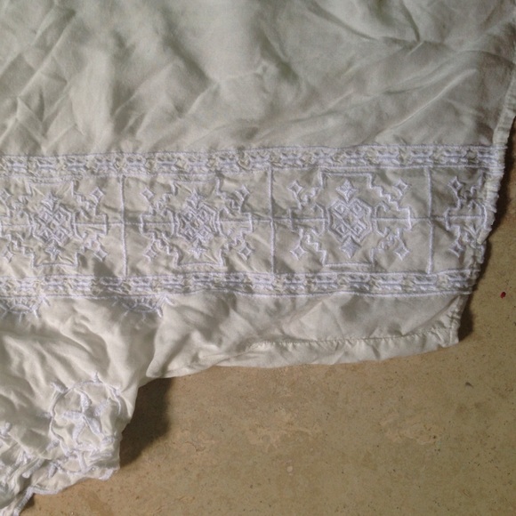 white top - Picture 2 of 3