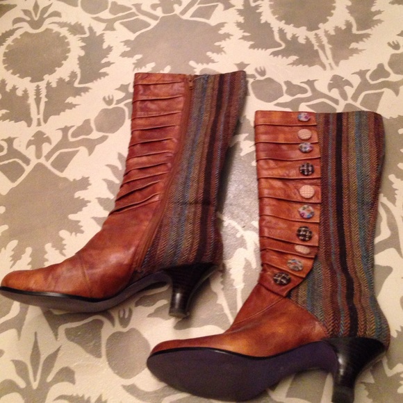 Kenzie boots. ON HOLD