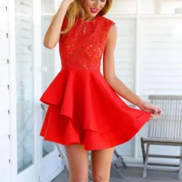 Dresses & Skirts - 💥FLASH SALE💥New Red Lace Detail Tulip Dress!