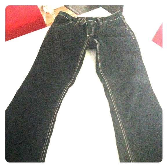 Stylish black double stitched stretch Jean.