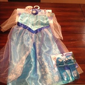 Elsa dress and shoes!! Size 4-6x.