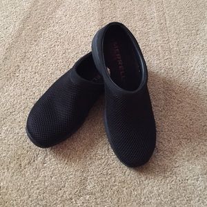 Merrell black Primo Breeze II shoes.