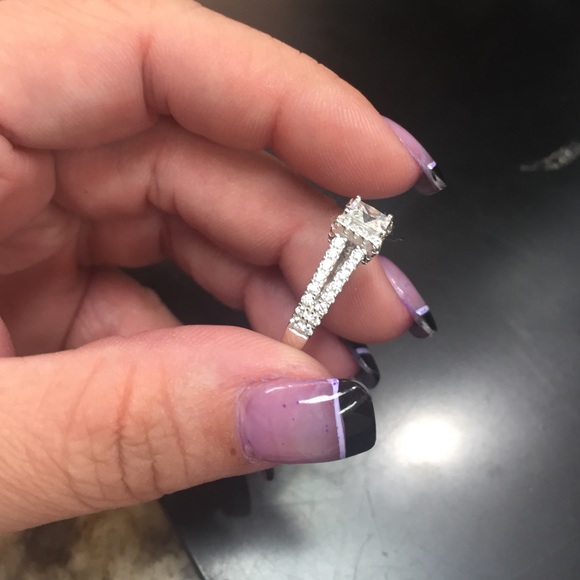 CZ ring - Picture 2 of 3