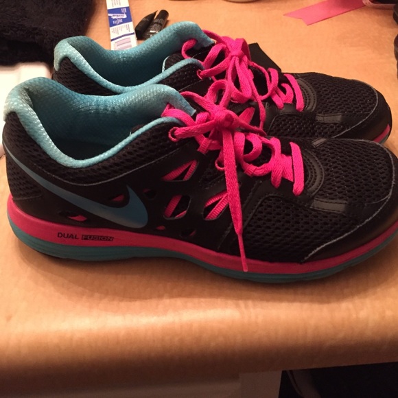 dual fusion nike shoes