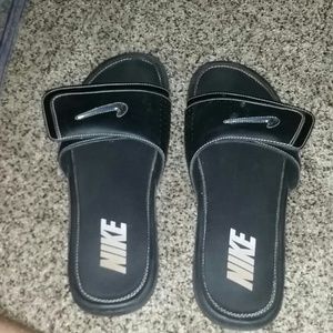 Nike sandals/slides